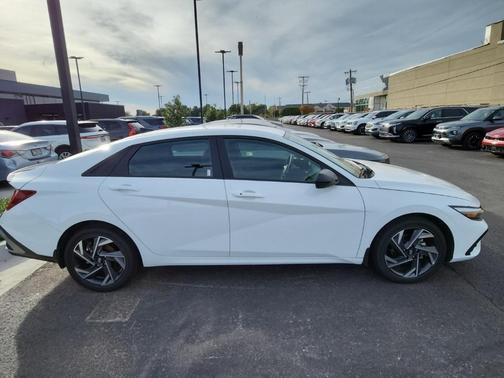 2025 Hyundai ELANTRA HEV SEL Sport