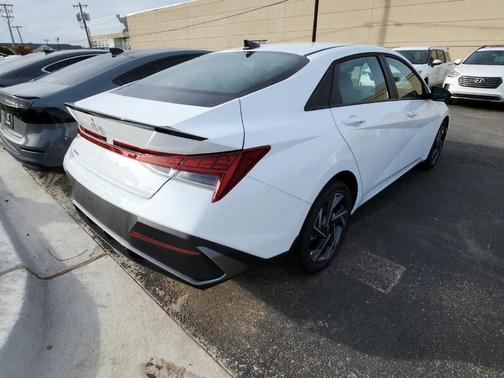 2025 Hyundai ELANTRA HEV SEL Sport