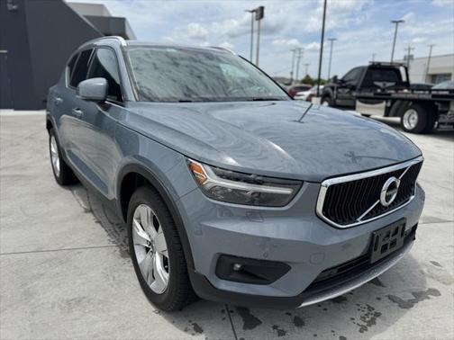 2021 Volvo XC40 T5 Momentum