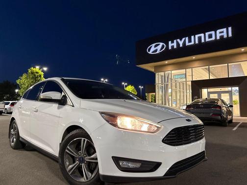 Oxford White 2016 Ford Focus SE