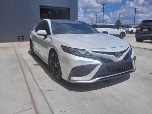 Wind Chill Pearl 2021 Toyota Camry XSE