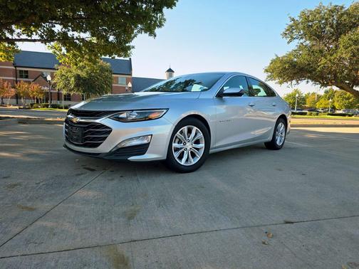 Silver Ice Metallic 2022 Chevrolet Malibu FWD LT