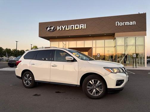 Glacier White 2018 Nissan Pathfinder SL