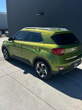 2023 Hyundai VENUE SEL