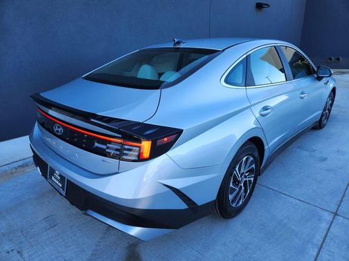 2026 Hyundai SONATA Hybrid Base