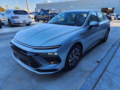 2026 Hyundai SONATA Hybrid Base