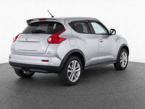 Chrome Silver 2012 Nissan Juke SV