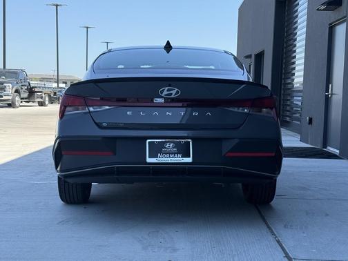 2025 Hyundai ELANTRA Sport