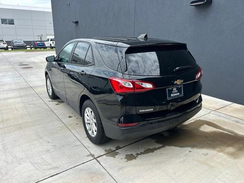 Mosaic Black Metallic 2020 Chevrolet Equinox LS