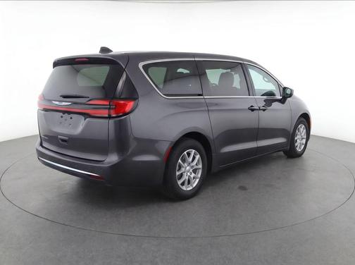 Granite Crystal Metallic Clearcoat 2023 Chrysler Pacifica Touring L