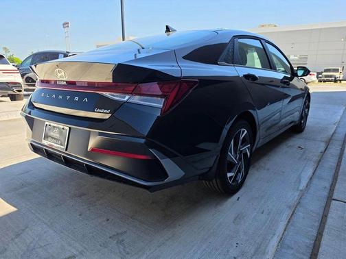 Abyss Black 2026 Hyundai ELANTRA Limited
