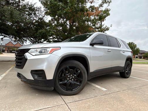 Silver Ice Metallic 2019 Chevrolet Traverse LS
