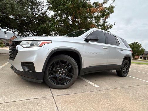 Silver Ice Metallic 2019 Chevrolet Traverse LS