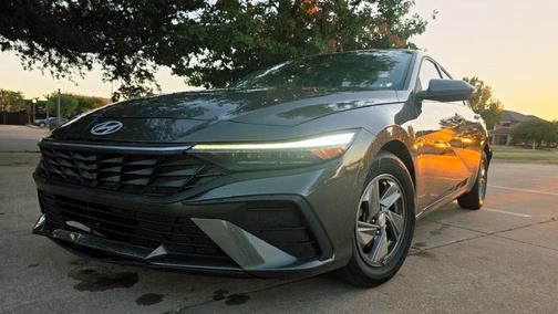 Amazon Gray 2025 Hyundai ELANTRA SE