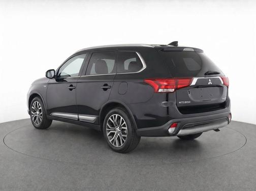 Labrador Black Pearl 2017 Mitsubishi Outlander GT