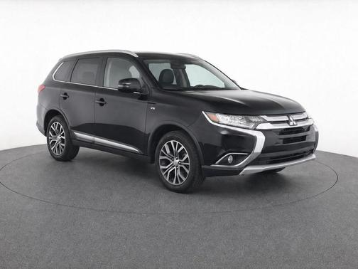 Labrador Black Pearl 2017 Mitsubishi Outlander GT