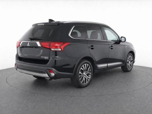 Labrador Black Pearl 2017 Mitsubishi Outlander GT