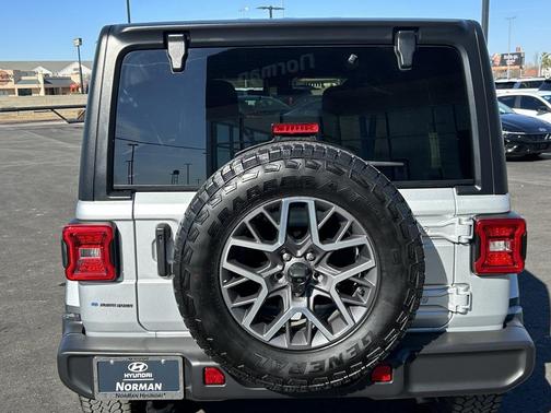 2024 Jeep Wrangler 4-Door Sahara