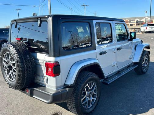 2024 Jeep Wrangler 4-Door Sahara