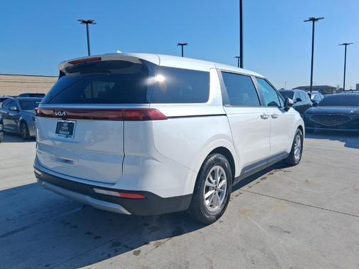 2024 Kia Carnival LX