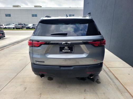 Sterling Gray Metallic 2023 Chevrolet Traverse RS