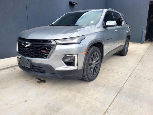 Sterling Gray Metallic 2023 Chevrolet Traverse RS