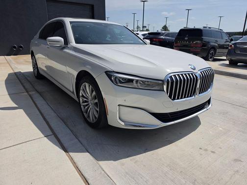 Alpine White 2022 BMW 740 i
