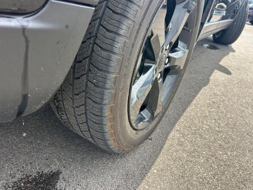 Diamond Black Crystal Pearlcoat 2023 Jeep Grand Cherokee L Altitude