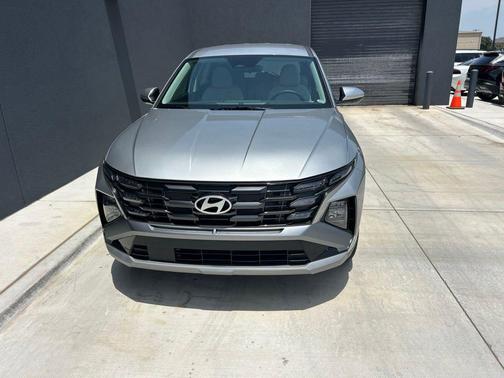 Shimmering Silver 2026 Hyundai TUCSON SE