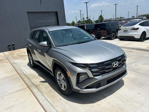 Shimmering Silver 2026 Hyundai TUCSON SE