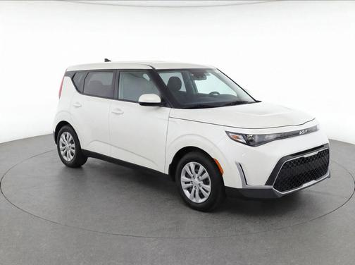 Snow White Pearl 2024 Kia Soul LX