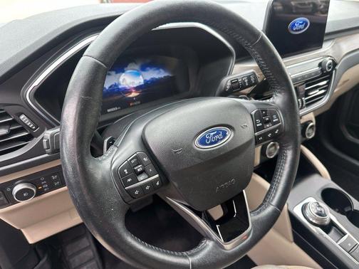 White Metallic 2020 Ford Escape Titanium