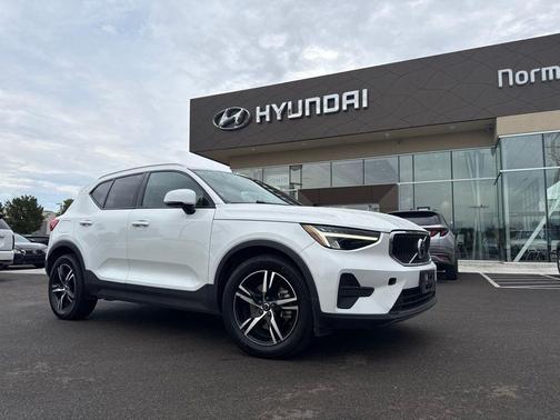 2023 Volvo XC40 B5 Core
