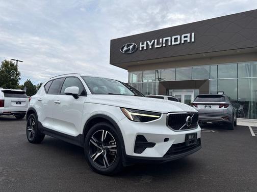 2023 Volvo XC40 B5 Core