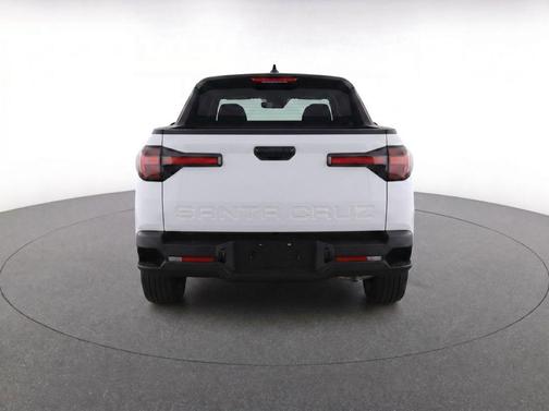 Atlas White 2025 Hyundai SANTA CRUZ SE