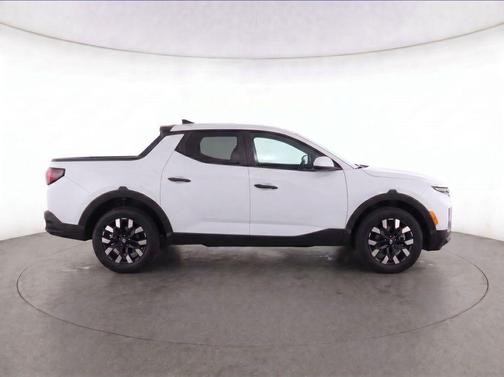 Atlas White 2025 Hyundai SANTA CRUZ SE