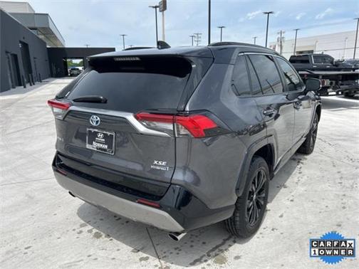 2022 Toyota RAV4 Hybrid SE