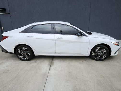 2025 Hyundai ELANTRA HEV SEL Sport