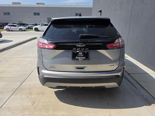 Silver Metallic 2022 Ford Edge SEL