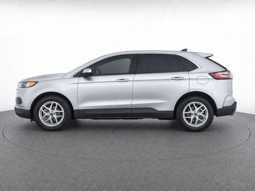 Silver Metallic 2022 Ford Edge SEL