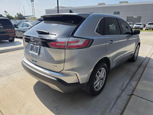 Silver Metallic 2022 Ford Edge SEL