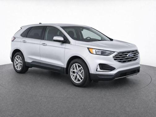 Silver Metallic 2022 Ford Edge SEL