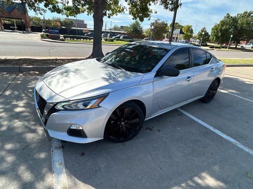 Brilliant Silver Metallic 2022 Nissan Altima SR FWD