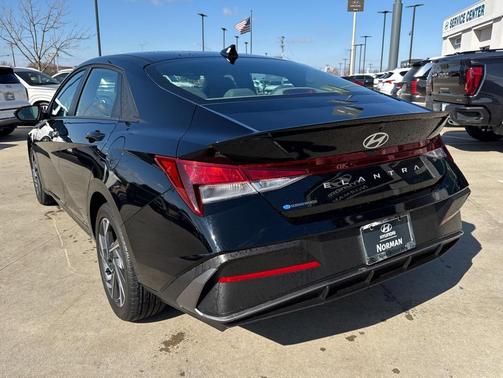 2025 Hyundai ELANTRA Sport