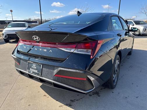 2025 Hyundai ELANTRA Sport