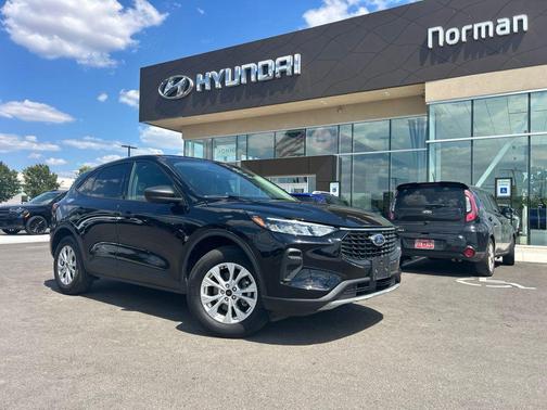 Agate Black Metallic 2025 Ford Escape Active