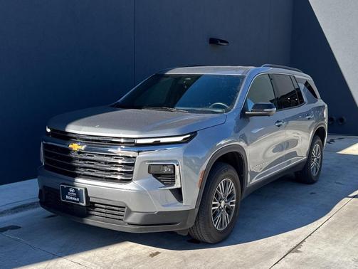 2024 Chevrolet Traverse LT