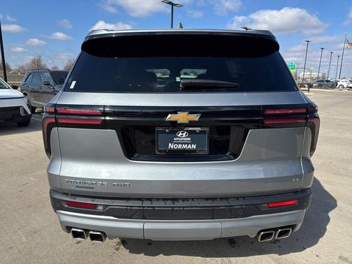 2024 Chevrolet Traverse LT