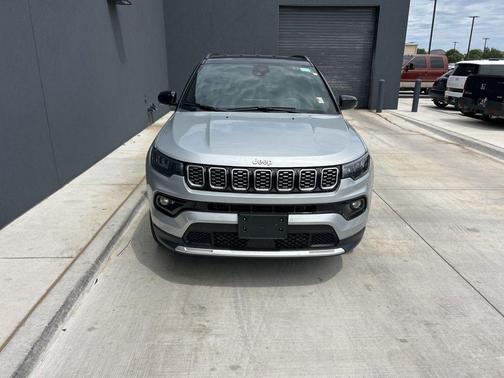 Silver Zynith Metallic Clearcoat 2025 Jeep Compass Limited