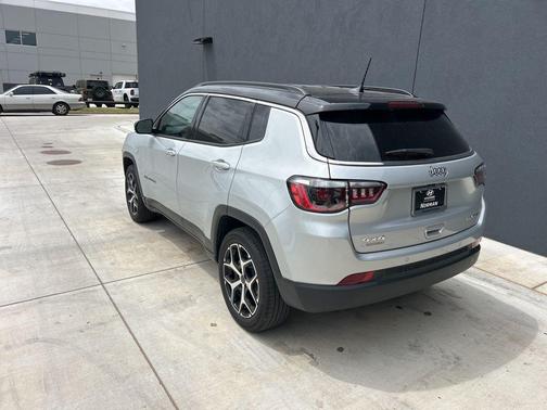 Silver Zynith Metallic Clearcoat 2025 Jeep Compass Limited
